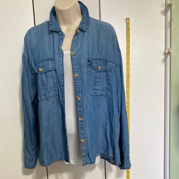 SO Chambray Denim Boyfriend Tshirt Long Sleeves Front Pockets Womens Medium - Picture 8 of 13